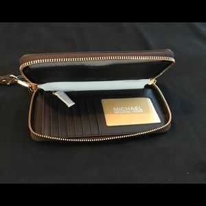 Brand New Michael Kors Wristlet Wallet